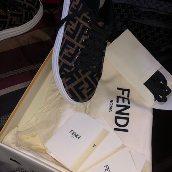 FENDI SHOES - Picture 7 of 7